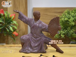 Tượng đạo sĩ men gốm áo tím múa quạt, cao 15cm