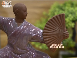 Tượng đạo sĩ men gốm áo tím múa quạt, cao 15cm