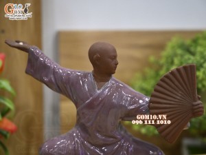 Tượng đạo sĩ men gốm áo tím múa quạt, cao 15cm