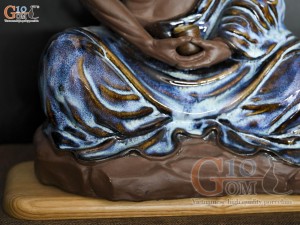 Tượng Đạt Ma ngồi thiền gốm men hoả biến xanh đá, cao 43cm