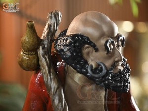 Tượng Đạt Ma quá hải áo đỏ men hoả biến, cao 65cm