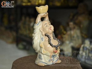 Tượng Di Lạc dáng nâng vàng men rạn, cao 22cm