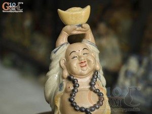 Tượng Di Lạc dáng nâng vàng men rạn, cao 22cm