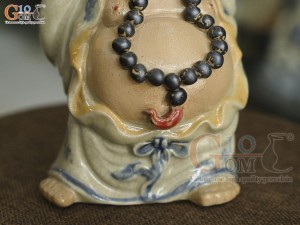 Tượng Di Lạc dáng nâng vàng men rạn, cao 22cm