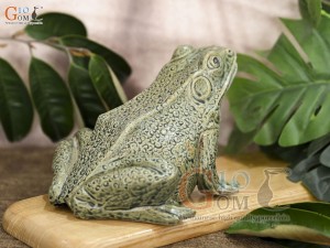 Tượng ếch màu xanh rêu, dài 18cm