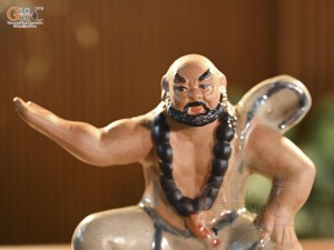 Tượng ghép cây Lỗ Chí Thâm men rạn ngang tay 