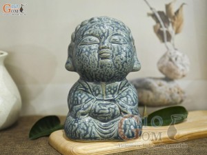 Tượng gốm ngồi An Nhiên màu xanh rêu, cao 20cm