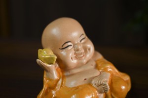 Tượng gốm Chú Tiểu Chiêu Tài cao 7,5cm (Màu ngẫu nhiên)