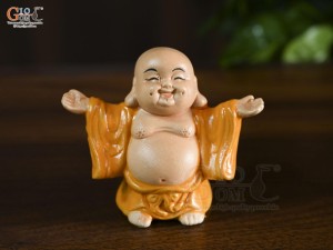 Tượng gốm Chú Tiểu Đón Phúc cao 10cm (Màu ngẫu nhiên)