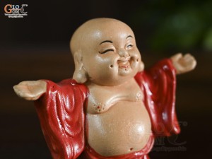 Tượng gốm Chú Tiểu Đón Phúc cao 10cm (Màu ngẫu nhiên)