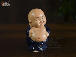 Tượng gốm Chú Tiểu Hoan Hỷ cao 10cm (Màu ngẫu nhiên)