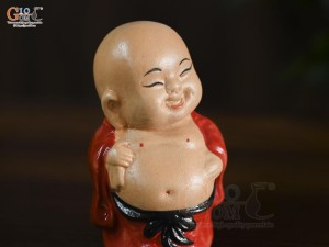 Tượng gốm Chú Tiểu Hoan Hỷ cao 10cm (Màu ngẫu nhiên)