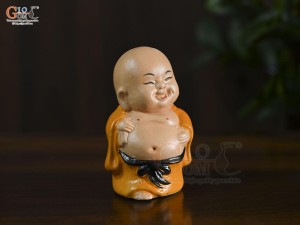 Tượng gốm Chú Tiểu Hoan Hỷ cao 10cm (Màu ngẫu nhiên)