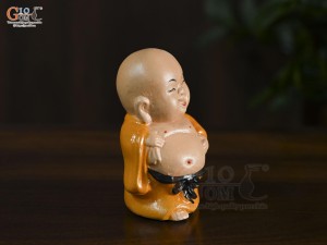 Tượng gốm Chú Tiểu Hoan Hỷ cao 10cm (Màu ngẫu nhiên)