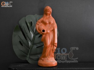 Tượng gốm cô gái đổ nước, cao 15cm