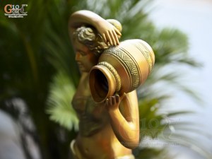 Tượng gốm cô gái đổ nước màu đồng cao 51cm