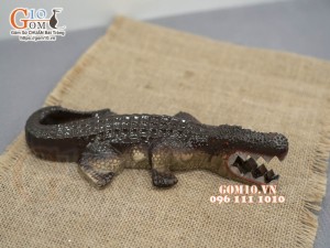 Tượng gốm hình cá sấu, dài 23cm