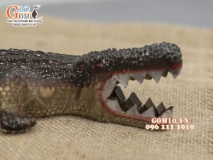 Tượng gốm hình cá sấu, dài 23cm
