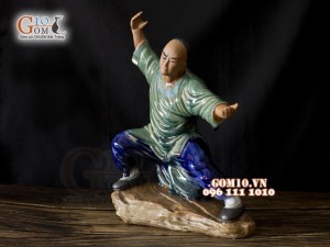 Tượng gốm Hoàng Phi Hồng men màu, múa thái cực quyền cao 33cm