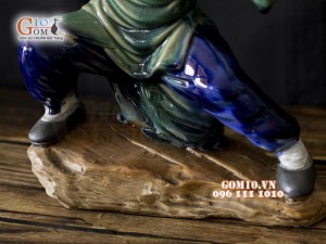 Tượng gốm Hoàng Phi Hồng men màu, múa thái cực quyền cao 33cm