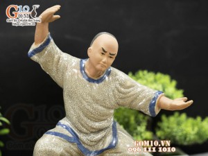 Tượng gốm Hoàng Phi Hồng men rạn, múa thái cực quyền cao 33cm