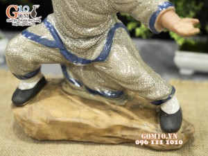 Tượng gốm Hoàng Phi Hồng men rạn, múa thái cực quyền cao 33cm
