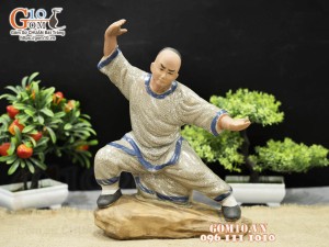 Tượng gốm Hoàng Phi Hồng men rạn, múa thái cực quyền cao 33cm