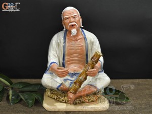 Tượng gốm hút thuốc lào men rạn, cao 30cm