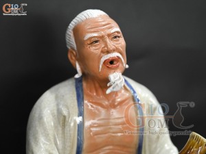 Tượng gốm hút thuốc lào men rạn, cao 30cm