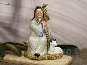 Tượng gốm lão nông chống gậy men rạn, cao 16cm