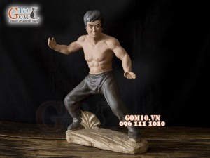 Tượng gốm Lý Tiểu Long luyện võ thế 1 cao 30cm