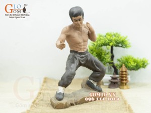 Tượng gốm Lý Tiểu Long luyện võ thế 2, cao 29cm