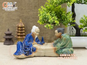 Tượng gốm men màu dáng Chơi cờ, dài 16cm