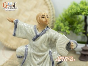 Tượng gốm men rạn đạo sĩ luyện võ, cao 19cm