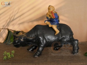 Tượng gốm Mục Đồng cưỡi trâu, dài 32cm