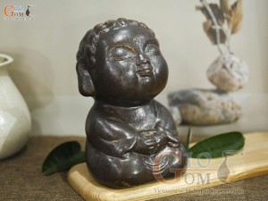 Tượng gốm ngồi An Nhiên màu nâu, cao 20cm