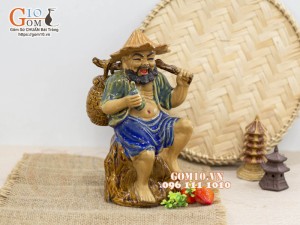 Tượng gốm ông lão gánh giỏ, cao 22cm