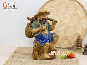 Tượng gốm ông lão gánh giỏ, cao 22cm