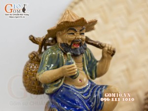 Tượng gốm ông lão gánh giỏ, cao 22cm