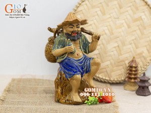 Tượng gốm ông lão gánh giỏ, cao 22cm