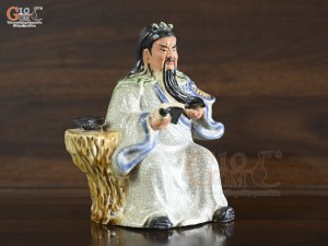 Tượng gốm Quan Công đọc sách men rạn, cao 18cm