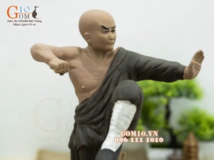 Tượng gốm võ sư đấu võ thế 2, cao 30cm