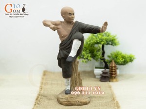 Tượng gốm võ sư đấu võ thế 2, cao 30cm