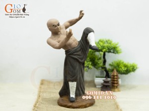 Tượng gốm võ sư đấu võ thế 3, cao 32cm