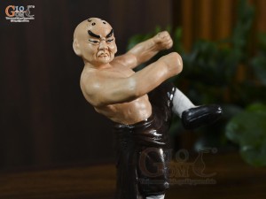 Tượng gốm võ sư La Hán nâu, cao 16.5cm (thế 3)