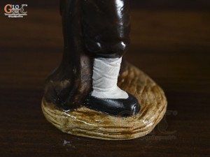 Tượng gốm võ sư La Hán nâu, cao 16.5cm (thế 3)