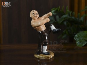 Tượng gốm võ sư La Hán nâu, cao 16.5cm (thế 3)