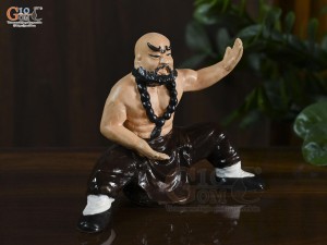 Tượng gốm võ sư nâu, cao 13.5cm (thế 2)