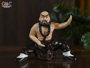 Tượng gốm võ sư nâu, cao 13.5cm (thế 2)
