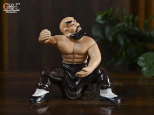 Tượng gốm võ sư nâu, cao 14.5cm (thế 3)